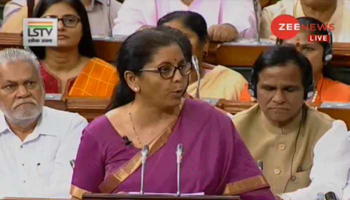 बजट 2019 की अहम घोषणाएंः 2 करोड़ तक के टैक्स स्लैब में कोई बदलाव नहीं बजट 2019 की अहम घोषणाएंः 2 करोड़ तक के टैक्स स्लैब में कोई बदलाव नहीं