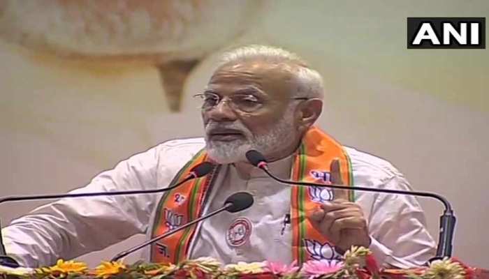 वाराणसी में PM मोदी ने सुनाई कविता, कहा- 'बदलते भारत की, यही तो पुकार है' वाराणसी में PM मोदी ने सुनाई कविता, कहा- 'बदलते भारत की, यही तो पुकार है'