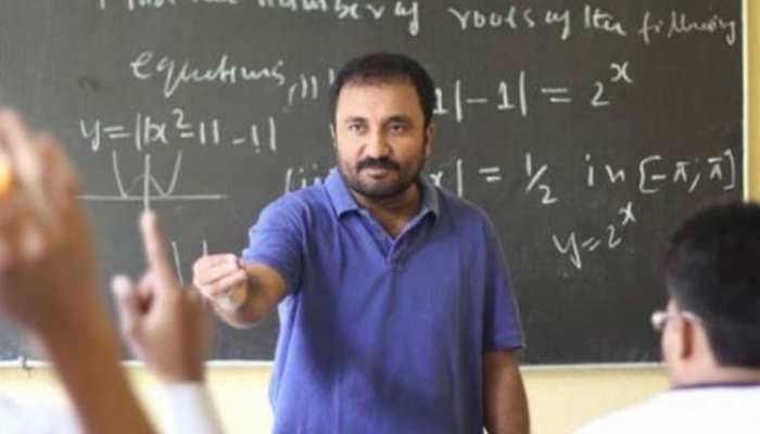 आनंद कुमार ने बताई 'सुपर 30' की असली कहानी, बोले- 'छोटे शहरों के लोगों की मानसिकता केकड़े वाली' आनंद कुमार ने बताई 'सुपर 30' की असली कहानी, बोले- 'छोटे शहरों के लोगों की मानसिकता केकड़े वाली'