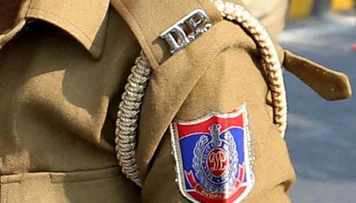 दिल्ली: महिला डॉक्टर से छेड़छाड़ और पिटाई के मामले में 5 लोगों पर मामला दर्ज दिल्ली: महिला डॉक्टर से छेड़छाड़ और पिटाई के मामले में 5 लोगों पर मामला दर्ज