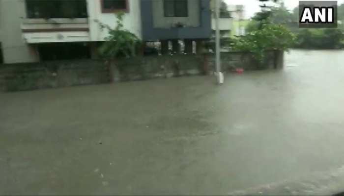 VIDEO: बारिश के बाद गुजरात के वलसाड का बुरा हाल, शहर में बाढ़ जैसी स्थिति बनी VIDEO: बारिश के बाद गुजरात के वलसाड का बुरा हाल, शहर में बाढ़ जैसी स्थिति बनी