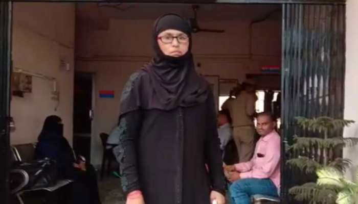 अलीगढ़ में मुस्लिम महिला ने ली BJP की सदस्यता तो मकान मालिक ने घर से निकाला अलीगढ़ में मुस्लिम महिला ने ली BJP की सदस्यता तो मकान मालिक ने घर से निकाला