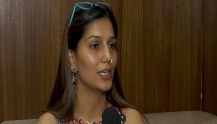 सपना चौधरी ने बोला केजरीवाल पर हमला, 'वह जनता के लिए नहीं, अपने लिए काम कर रहे हैं' सपना चौधरी ने बोला केजरीवाल पर हमला, 'वह जनता के लिए नहीं, अपने लिए काम कर रहे हैं'