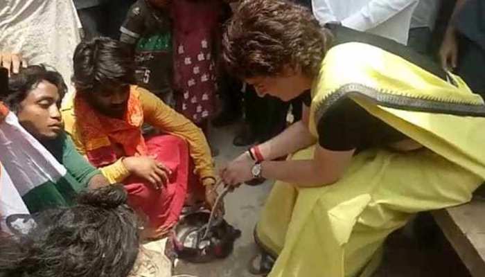 सांप से खेलने का प्रकरण: प्रियंका गांधी को मिली क्लीन चिट, सपेरे दोषी करार सांप से खेलने का प्रकरण: प्रियंका गांधी को मिली क्लीन चिट, सपेरे दोषी करार