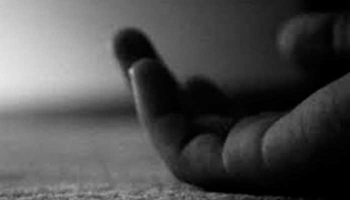 गुजरात: महिला ASI और पुलिस कॉस्टेबल ने एक साथ की आत्महत्या, प्रेम संबंध होने की आशंका गुजरात: महिला ASI और पुलिस कॉस्टेबल ने एक साथ की आत्महत्या, प्रेम संबंध होने की आशंका