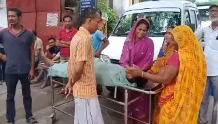 बिहारः बारिश की वजह से गिरे बिजली की तार की चपेट में आया छात्र, मौत बिहारः बारिश की वजह से गिरे बिजली की तार की चपेट में आया छात्र, मौत