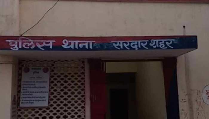 राजस्थान: महिला ने पुलिस पर लगाए गंभीर आरोप, मामले में कई पुलिसकर्मी निलंबित राजस्थान: महिला ने पुलिस पर लगाए गंभीर आरोप, मामले में कई पुलिसकर्मी निलंबित