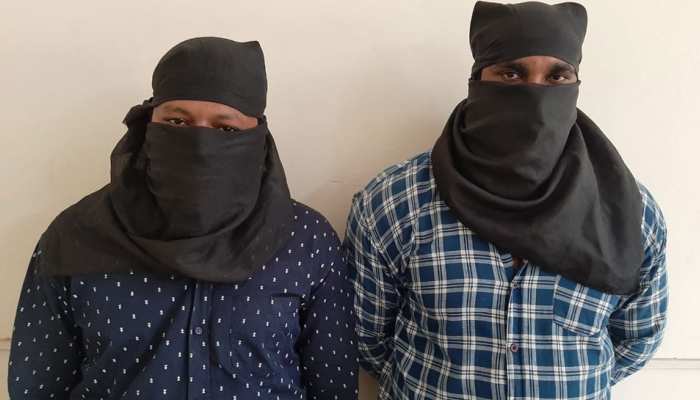 लूट की सेंचुरी लगाने वाले 2 शातिर लुटेरे दिल्ली में गिरफ्तार लूट की सेंचुरी लगाने वाले 2 शातिर लुटेरे दिल्ली में गिरफ्तार