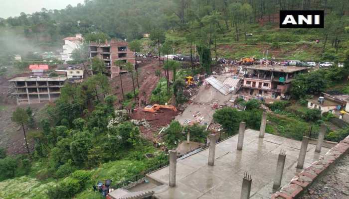 सोलन में बिल्डिंग गिरने से 2 की मौत, सेना के 18 जवान और 5 लोगों को मलबे से निकाला गया सोलन में बिल्डिंग गिरने से 2 की मौत, सेना के 18 जवान और 5 लोगों को मलबे से निकाला गया