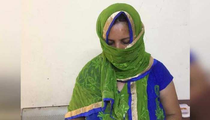 घर बुलाया और पिलाई कोल्ड ड्रिंक, फिर करने लगी ब्लैकमेल, जानिए क्या है पूरा मामला घर बुलाया और पिलाई कोल्ड ड्रिंक, फिर करने लगी ब्लैकमेल, जानिए क्या है पूरा मामला