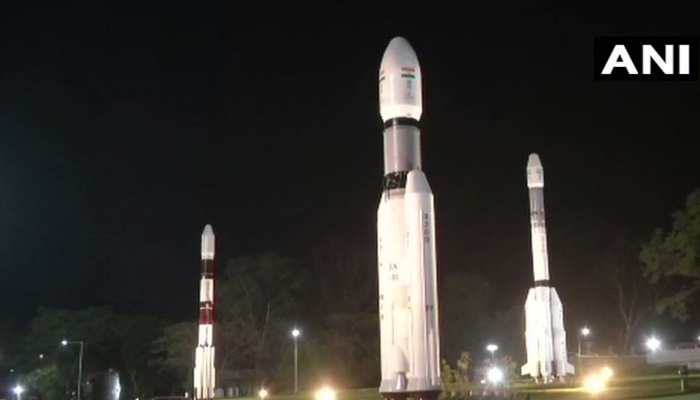 इसरो ने टाली चंद्रयान-2 की लॉन्चिंग, 1 घंटे पहले रॉकेट में आई तकनीकी खामी इसरो ने टाली चंद्रयान-2 की लॉन्चिंग, 1 घंटे पहले रॉकेट में आई तकनीकी खामी