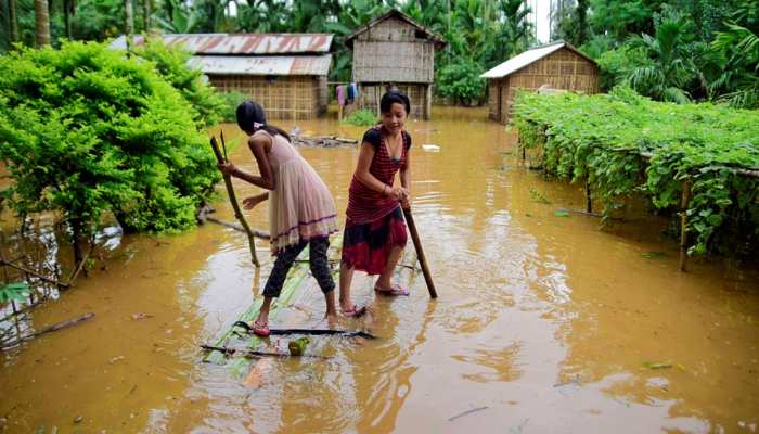 उत्तर से पूर्व तक बाढ़ का कहर, असम-बिहार में 49 की मौत, चेन्नई,दिल्ली में बारिश का इंतजार खत्म उत्तर से पूर्व तक बाढ़ का कहर, असम-बिहार में 49 की मौत, चेन्नई,दिल्ली में बारिश का इंतजार खत्म