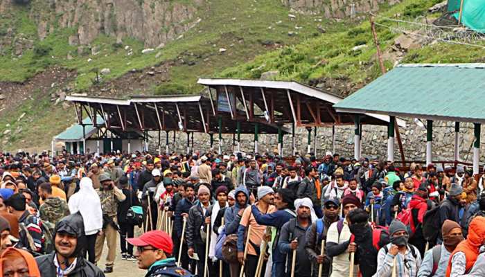 15 दिनों में 1.90 लाख से ज्यादा श्रद्धालुओं ने किए बाबा बफार्नी के दर्शन 15 दिनों में 1.90 लाख से ज्यादा श्रद्धालुओं ने किए बाबा बफार्नी के दर्शन