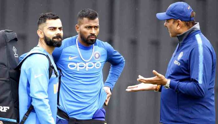 टीम इंडिया के हेड कोच के लिए BCCI ने लगाई कड़ी शर्तें, अनुभव को मिली अहमियत टीम इंडिया के हेड कोच के लिए BCCI ने लगाई कड़ी शर्तें, अनुभव को मिली अहमियत