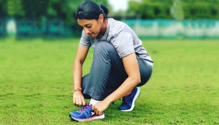 B'day Special: मेल स्टार क्रिकेटर से कम नहीं हैं मंधाना, द्रविड़ से मिला था खास गिफ्ट B'day Special: मेल स्टार क्रिकेटर से कम नहीं हैं मंधाना, द्रविड़ से मिला था खास गिफ्ट