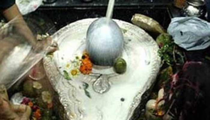 Sawan 2019: सावन के पवित्र माह में इन नियमों का करें पालन, बरसेगी भोलेनाथ की कृपा Sawan 2019: सावन के पवित्र माह में इन नियमों का करें पालन, बरसेगी भोलेनाथ की कृपा