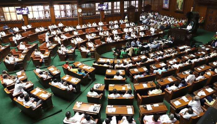 कर्नाटक: विधानसभा में विश्वास मत पर चर्चा जारी, सिद्धारमैया बोले, 'सोमवार तक चल सकती है बहस' कर्नाटक: विधानसभा में विश्वास मत पर चर्चा जारी, सिद्धारमैया बोले, 'सोमवार तक चल सकती है बहस'