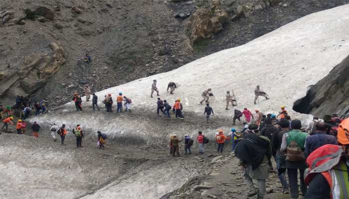 अमरनाथ यात्रा: 1 जुलाई से अब तक 2.38 लाख से ज्यादा शिव भक्तों ने किए बाबा बर्फानी के दर्शन अमरनाथ यात्रा: 1 जुलाई से अब तक 2.38 लाख से ज्यादा शिव भक्तों ने किए बाबा बर्फानी के दर्शन
