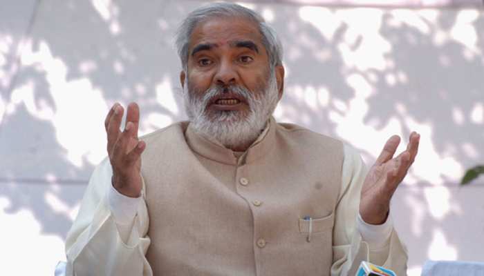 लालू यादव से मिलने रांची पहुंचे रघुवंश प्रसाद, बोले- JDU साथ आती है तो परहेज नहीं लालू यादव से मिलने रांची पहुंचे रघुवंश प्रसाद, बोले- JDU साथ आती है तो परहेज नहीं