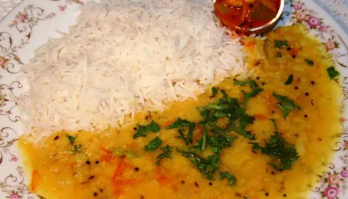 गोंडा में जहरीला दाल-चावल खाने से परिवार के 7 लोग बीमार, 1 बच्चे की मौत गोंडा में जहरीला दाल-चावल खाने से परिवार के 7 लोग बीमार, 1 बच्चे की मौत