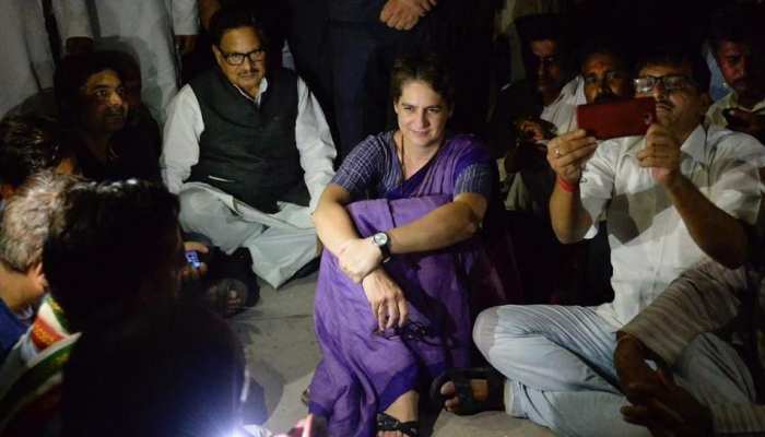 मिर्जापुर: 24 घंटे बाद प्रियंका वाड्रा का धरना खत्म, दिल्ली की फ्लाइट पकड़ी मिर्जापुर: 24 घंटे बाद प्रियंका वाड्रा का धरना खत्म, दिल्ली की फ्लाइट पकड़ी