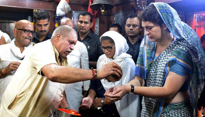 धरना खत्म कर दिल्ली लौटीं प्रियंका गांधी, वाराणसी और मिर्जापुर में की पूजा-अर्चना धरना खत्म कर दिल्ली लौटीं प्रियंका गांधी, वाराणसी और मिर्जापुर में की पूजा-अर्चना