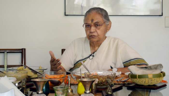 इंदिरा गांधी को इंप्रेस करने के लिए शीला दीक्षित ने गरमा-गरम जलेबी में मिलाई थी आइसक्रीम, पढ़ें अनसुनी बातें इंदिरा गांधी को इंप्रेस करने के लिए शीला दीक्षित ने गरमा-गरम जलेबी में मिलाई थी आइसक्रीम, पढ़ें अनसुनी बातें