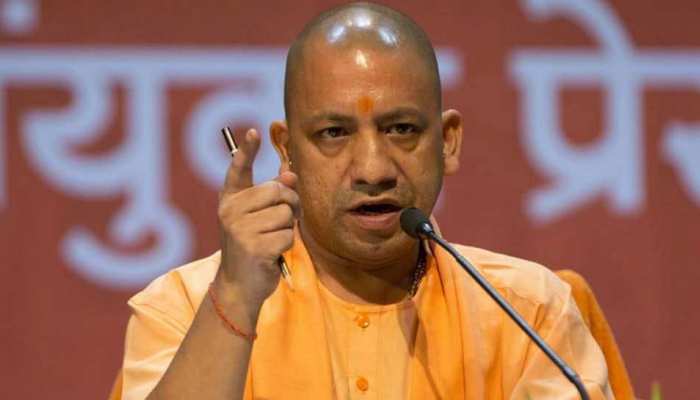 सोनभद्र नरसंहार के पीड़ितों से मिले CM योगी, कहा- 'कांग्रेस घड़ियाली आंसू बहा रही है' सोनभद्र नरसंहार के पीड़ितों से मिले CM योगी, कहा- 'कांग्रेस घड़ियाली आंसू बहा रही है'