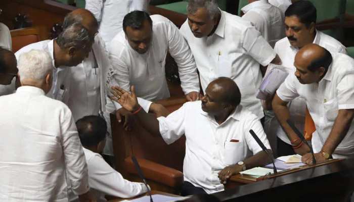 कर्नाटक में शक्ति परीक्षण कल, 2 MLA पहुंचे सुप्रीम कोर्ट, मायावती बोलीं-BSP विधायक सरकार के साथ कर्नाटक में शक्ति परीक्षण कल, 2 MLA पहुंचे सुप्रीम कोर्ट, मायावती बोलीं-BSP विधायक सरकार के साथ