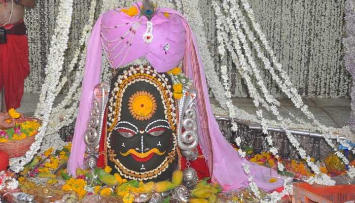 VIDEO: Sawan 2019; सावन का पहला सोमवार आज, घर बैठे कीजिए बाबा महाकाल की आरती के दर्शन VIDEO: Sawan 2019; सावन का पहला सोमवार आज, घर बैठे कीजिए बाबा महाकाल की आरती के दर्शन