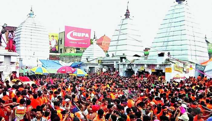 देवघर: सावन का पहले सोमवार पर भक्तों का उमड़ा जनसैलाब, चप्पे-चप्पे पर पुलिस बल तैनात देवघर: सावन का पहले सोमवार पर भक्तों का उमड़ा जनसैलाब, चप्पे-चप्पे पर पुलिस बल तैनात