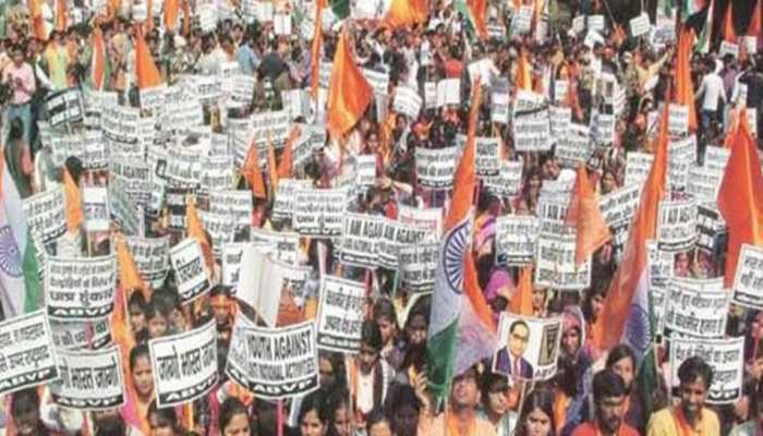 प्रतापगढ़: गर्ल्स कॉलेज के लिए अनशन कर रहे ABVP कार्यकर्ताओं की तबीयत बिगड़ी, भर्ती प्रतापगढ़: गर्ल्स कॉलेज के लिए अनशन कर रहे ABVP कार्यकर्ताओं की तबीयत बिगड़ी, भर्ती