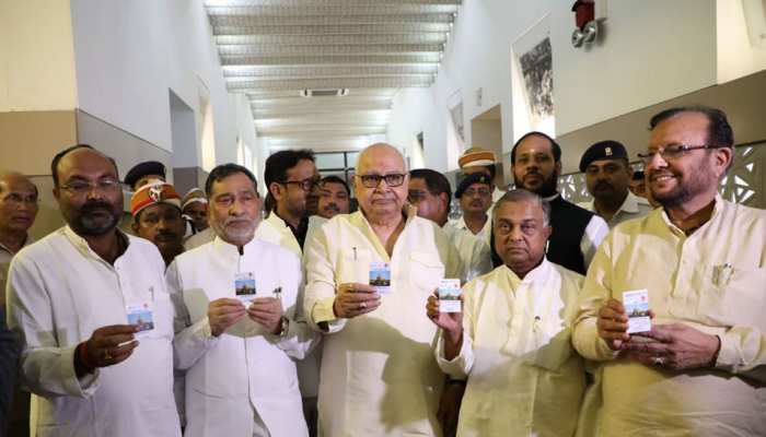 यूपी: ये कार्ड दिखाने पर ही विधायकों को मिलेगी विधानसभा में एंट्री, जानिए इसके बारे में यूपी: ये कार्ड दिखाने पर ही विधायकों को मिलेगी विधानसभा में एंट्री, जानिए इसके बारे में