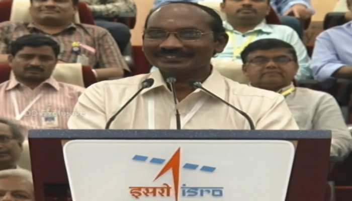 ISRO चीफ बोले, 'यह भारत के लिए चांद की ऐतिहासिक यात्रा की शुरुआत है' ISRO चीफ बोले, 'यह भारत के लिए चांद की ऐतिहासिक यात्रा की शुरुआत है'