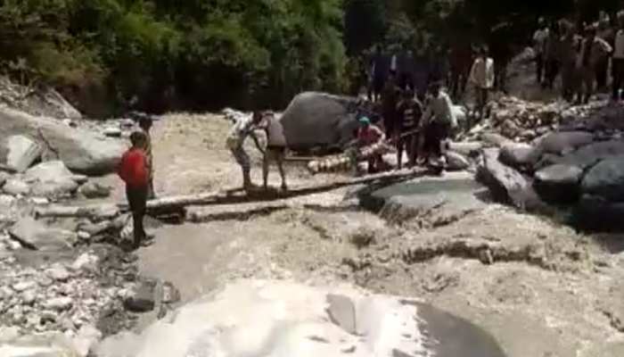 चांद पर पहुंचकर देश ने रचा इतिहास, लेकिन इस गांव को आज तक नसीब नहीं हुआ पुल चांद पर पहुंचकर देश ने रचा इतिहास, लेकिन इस गांव को आज तक नसीब नहीं हुआ पुल
