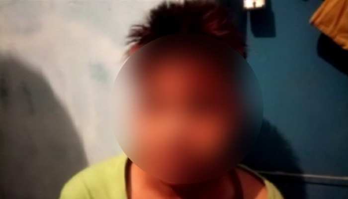 बिहार : साइकिल चोरी के आरोप में नाबालिग की खंभे से बांधकर पिटाई, तमाशबीन बने रहे लोग बिहार : साइकिल चोरी के आरोप में नाबालिग की खंभे से बांधकर पिटाई, तमाशबीन बने रहे लोग