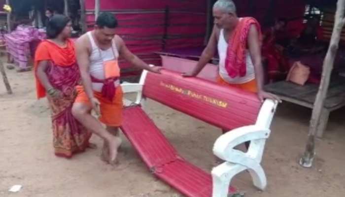 बिहार : कावरियों की सुविधा के लिए बने बेंच बने खतरनाक, टूटने से यात्री घायल बिहार : कावरियों की सुविधा के लिए बने बेंच बने खतरनाक, टूटने से यात्री घायल