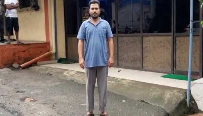 पश्चिम बंगाल में नक्सलियों के चंगुल से छुड़ाया गया युवक, 15 दिनों पहले मुंबई से हो गया था गायब पश्चिम बंगाल में नक्सलियों के चंगुल से छुड़ाया गया युवक, 15 दिनों पहले मुंबई से हो गया था गायब