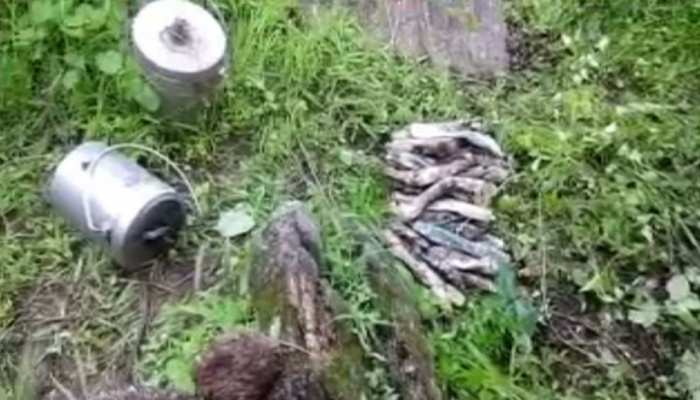 झारखंडः नक्सलियों ने बिछाया था बम का जाल, बरामद किया गया 2 केन बम और 40 जिलेटिन झारखंडः नक्सलियों ने बिछाया था बम का जाल, बरामद किया गया 2 केन बम और 40 जिलेटिन