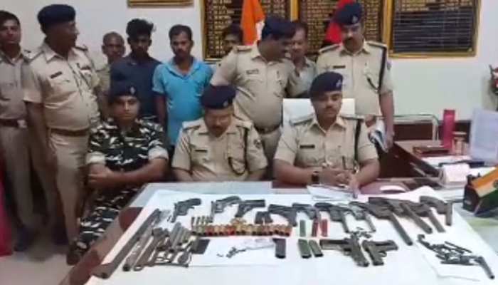बिहारः हत्या की योजना बना रहे चार अपराधियों को पुलिस ने किया गिरफ्तार, हथियार भी बरामद बिहारः हत्या की योजना बना रहे चार अपराधियों को पुलिस ने किया गिरफ्तार, हथियार भी बरामद