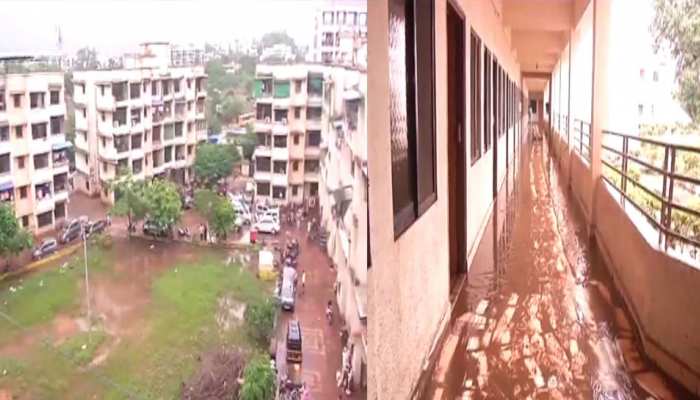 महाराष्ट्र में बाढ़ के बाद बीमारियां फैलने का बढ़ा डर, सरकार बेखबर महाराष्ट्र में बाढ़ के बाद बीमारियां फैलने का बढ़ा डर, सरकार बेखबर