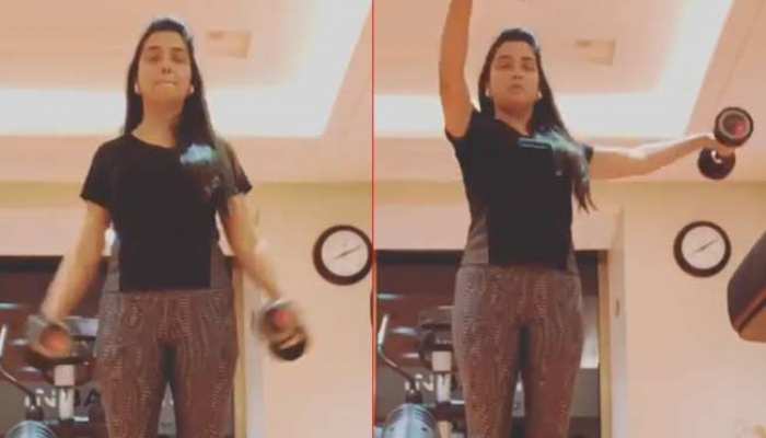 भोजपुरी एक्ट्रेस आम्रपाली दुबे ऐसे रखती हैं खुद को फिट, वर्कआउट VIDEO VIRAL भोजपुरी एक्ट्रेस आम्रपाली दुबे ऐसे रखती हैं खुद को फिट, वर्कआउट VIDEO VIRAL