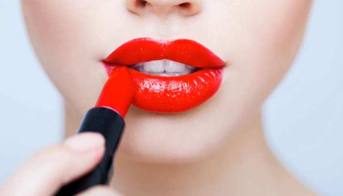 National Lipstick Day: 5000 साल पहले यहां कीमती रत्नों से बनती थी लिपस्टिक, ऐसे हुई शुरुआत National Lipstick Day: 5000 साल पहले यहां कीमती रत्नों से बनती थी लिपस्टिक, ऐसे हुई शुरुआत