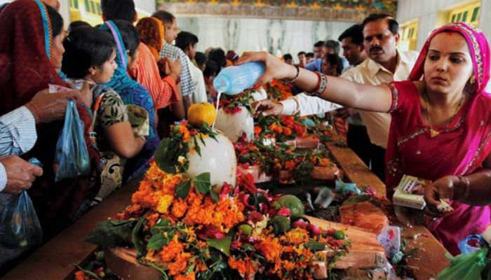 सावन की शिवरात्रि आज, शिवालयों में शिव भक्तों का लगा तांता, जयकारों से गूंज रहे मंदिर सावन की शिवरात्रि आज, शिवालयों में शिव भक्तों का लगा तांता, जयकारों से गूंज रहे मंदिर