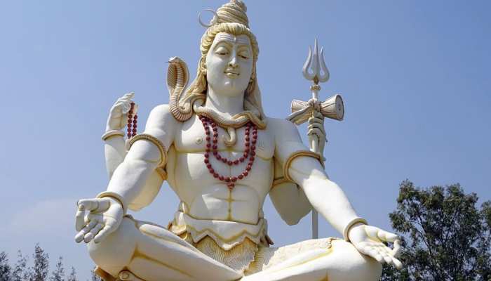 इस मंत्र का करें जाप, मन कह उठेगा- 'चिंता किस बात की, जय भोलेनाथ की' इस मंत्र का करें जाप, मन कह उठेगा- 'चिंता किस बात की, जय भोलेनाथ की'