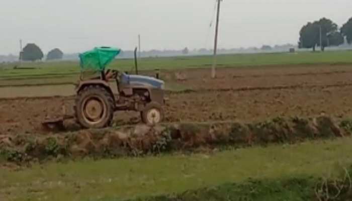 आधा बिहार पानी-पानी, कहीं बिन पानी बढ़ी परेशानी, जानिए किसानों की दर्द भरी कहानी आधा बिहार पानी-पानी, कहीं बिन पानी बढ़ी परेशानी, जानिए किसानों की दर्द भरी कहानी