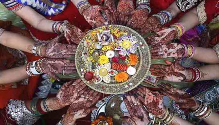सौभाग्य का त्यौहार है हरियाली तीज, जानें शुभ मुहूर्त और कैसे करें पूजा-अर्चना सौभाग्य का त्यौहार है हरियाली तीज, जानें शुभ मुहूर्त और कैसे करें पूजा-अर्चना