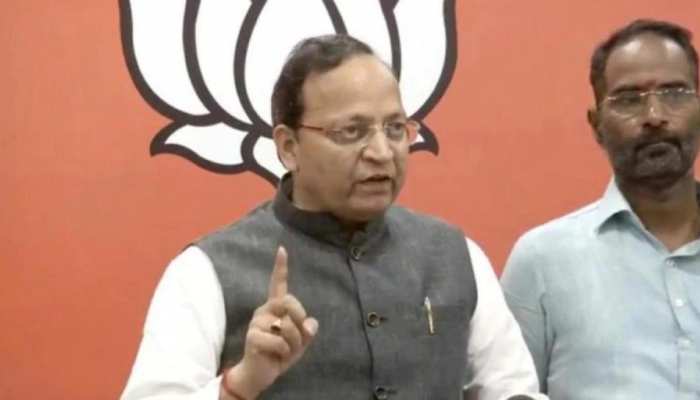 जम्मू-कश्मीर बीजेपी प्रभारी बोले-घाटी में सरकार हम बनाएंगे, धारा 370 पर केंद्र फैसला लेगा जम्मू-कश्मीर बीजेपी प्रभारी बोले-घाटी में सरकार हम बनाएंगे, धारा 370 पर केंद्र फैसला लेगा