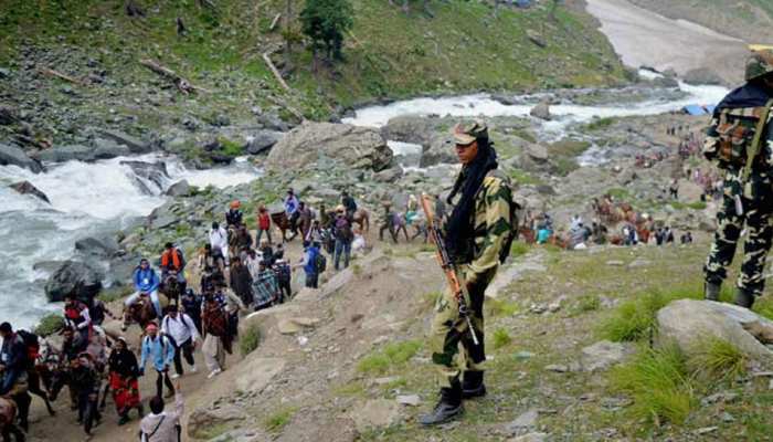 14 दिन पहले थमी अमरनाथ यात्रा, 3.43 लाख भक्तों ने किए दर्शन, अब लौट रहे हैं श्रद्धालु 14 दिन पहले थमी अमरनाथ यात्रा, 3.43 लाख भक्तों ने किए दर्शन, अब लौट रहे हैं श्रद्धालु
