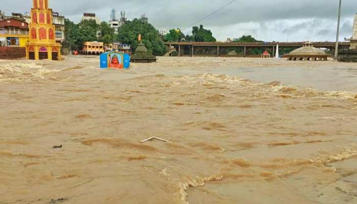 बारिश से बेहाल महाराष्ट्र: नवी मुंबई में 4 छात्राएं बहीं, स्टेशनों पर फंसे मुसाफिर बारिश से बेहाल महाराष्ट्र: नवी मुंबई में 4 छात्राएं बहीं, स्टेशनों पर फंसे मुसाफिर